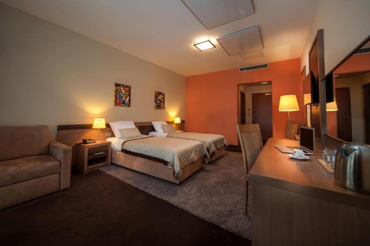Hotel Kras Postojna Exterior photo