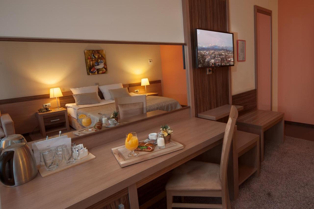 Hotel Kras Postojna Exterior photo